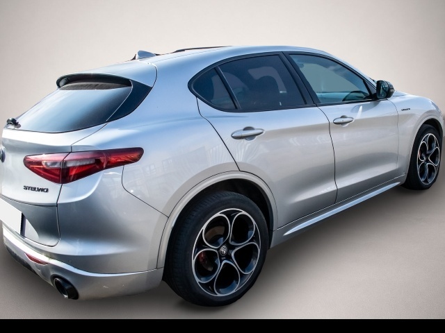 Fotografie 2 des Alfa Romeo Stelvio Veloce Allrad AD El. Fondsitzverst. Navi