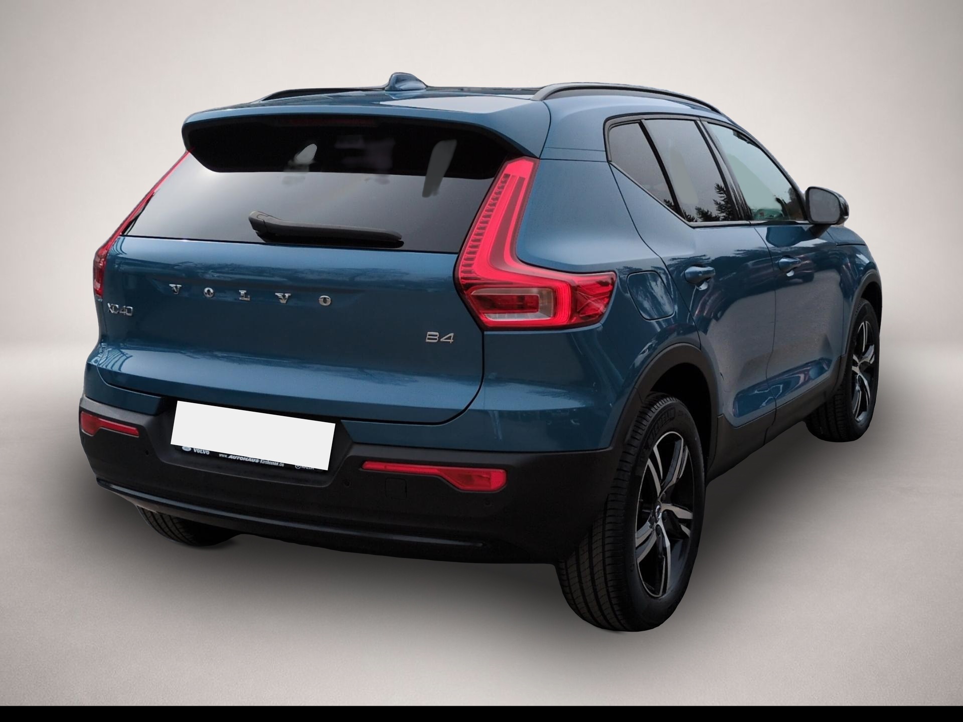 Bild 3 Volvo XC40 B4 (Benzin) Plus Dark 2WD Automatik Bluetoo