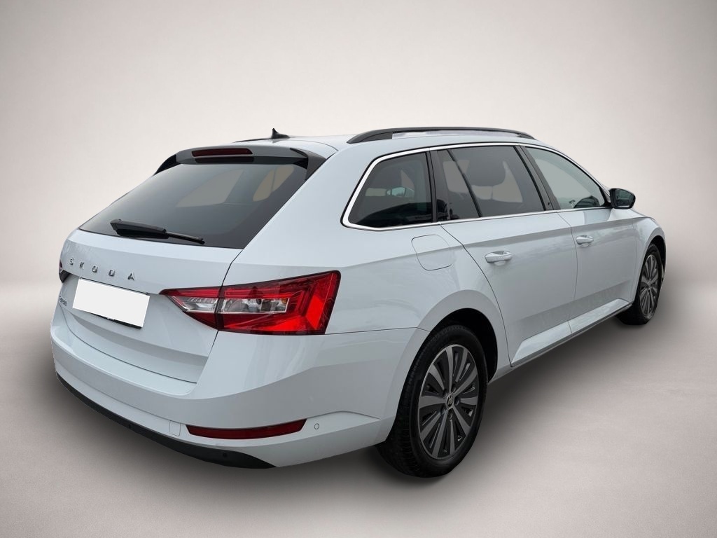 Fotografie des Skoda Superb Combi 2.0 TDI DSG Ambition