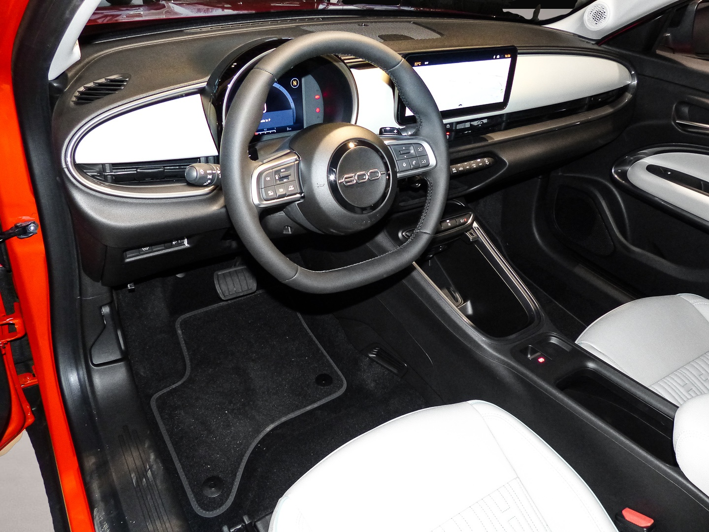 Bild 4 Fiat 600 La Prima Hybrid DCT Navi Massage Sitz LED
