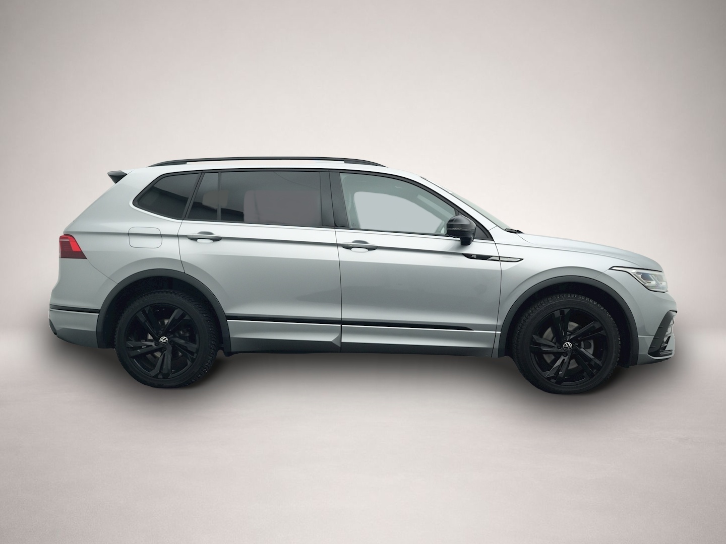 Bild 6 Volkswagen Tiguan Allspace 2.0 TDI DSG 4Mo. R-Line BLACK 7S