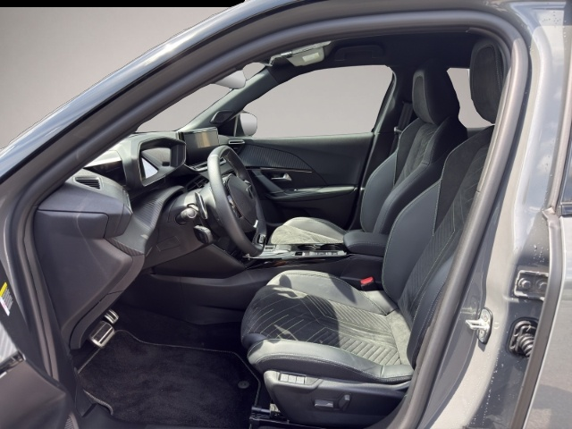Fotografie des Peugeot 2008 GT 1.2 EAT8 NAVI ACC ALLWETTER PDC SHZ KAME