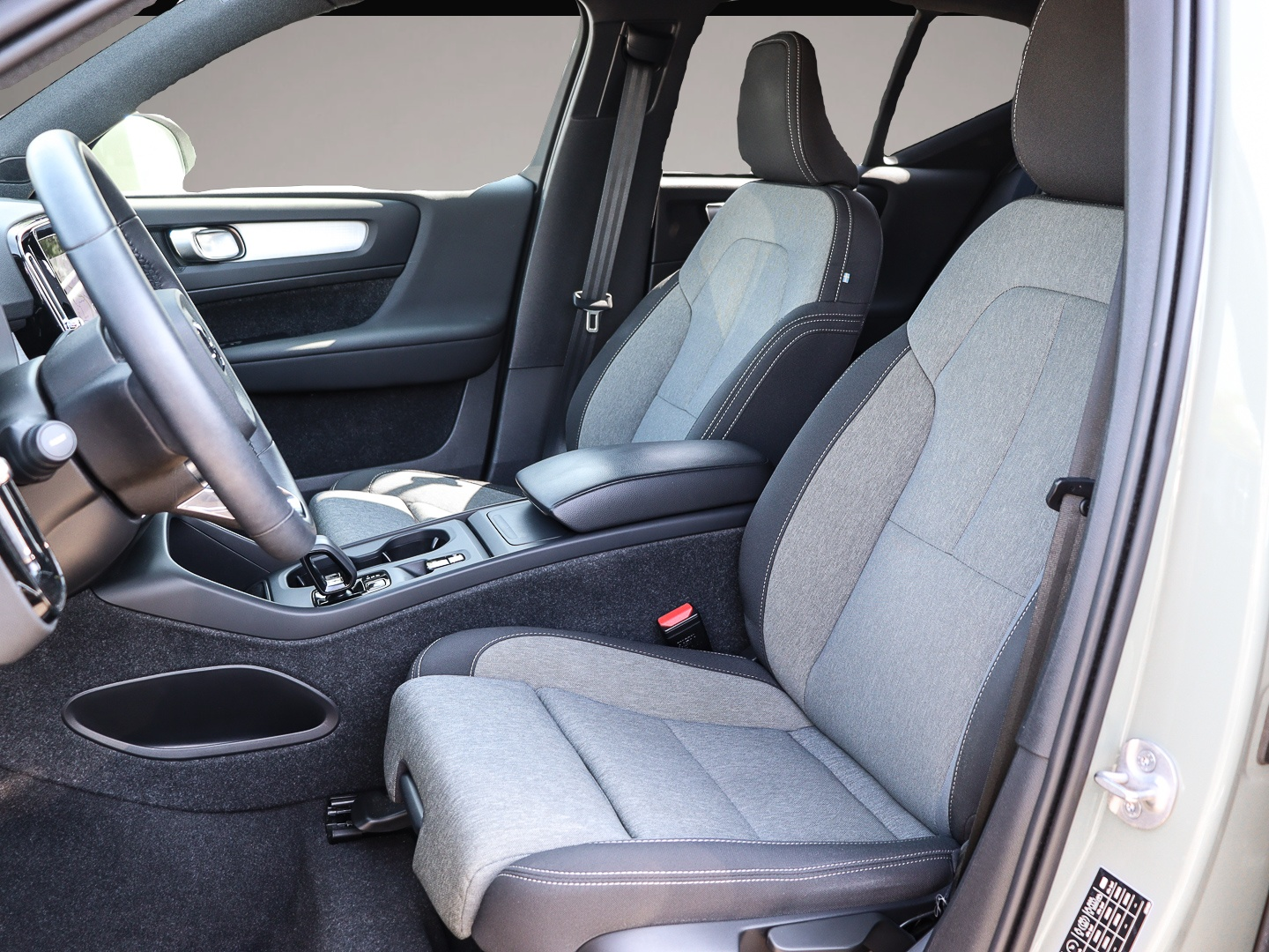 Fotografie 6 des Volvo XC40 Core 2WD T2 EU6d Navi Digitales Cockpit Sou