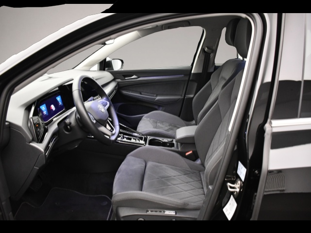 Fotografie 3 des Volkswagen Golf 8 VIII 1.5 eTSI DSG Style AHK/Rückkam/Multi