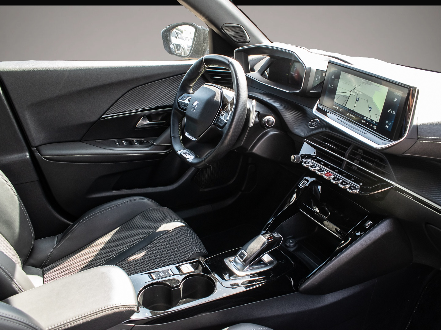 Bild 6 Peugeot 2008 GT El. Panodach Navi Digitales Cockpit LED
