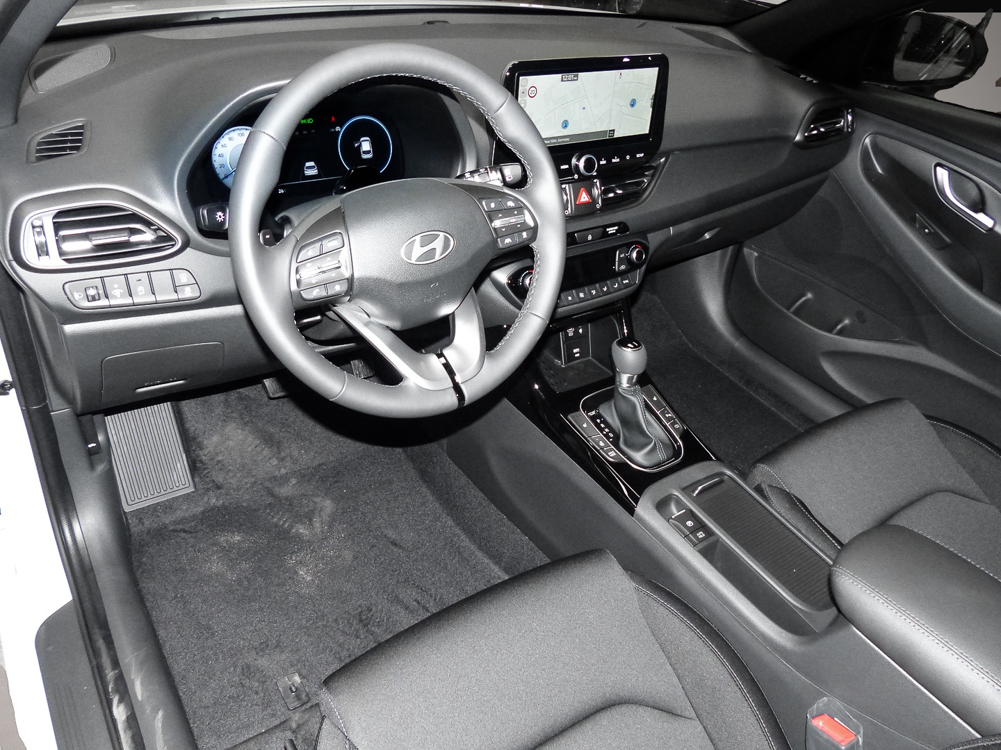 Bild 4 Hyundai i30 Trend El. Panodach Navi LED Apple CarPlay An