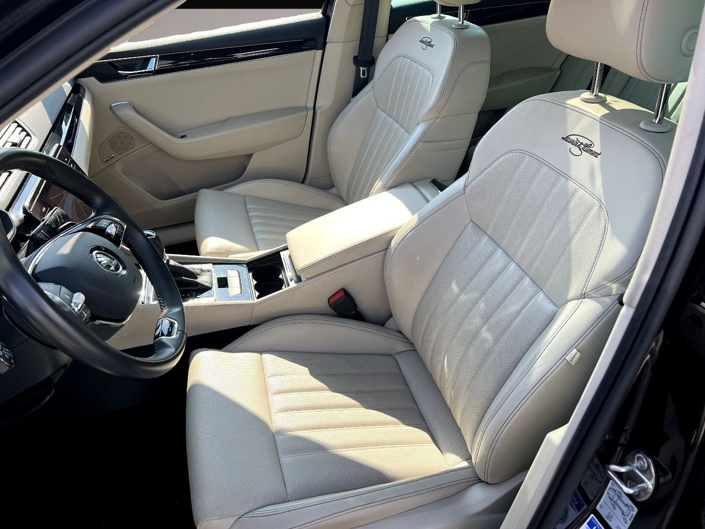 Bild 7 Skoda Superb Combi 2.0 TDI L&K *LED Navi AHK Pano ACC