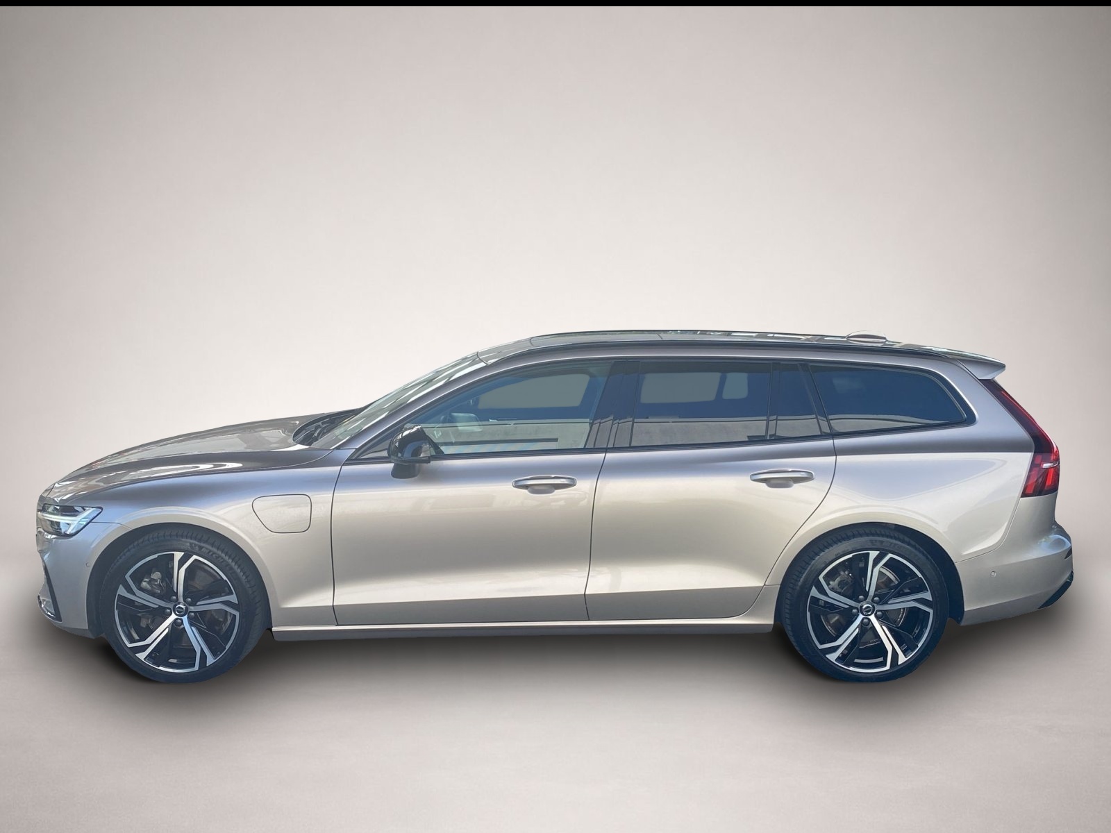Bild 2 Volvo V60 Kombi T8 Ultra Dark Recharge WiPa*LED*Navi*