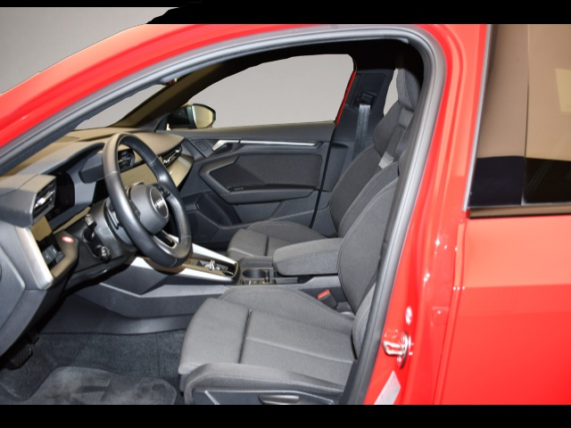 Bild 3 Audi A3 Sportback 45 TFSI e S-tronic S line Einparkhi