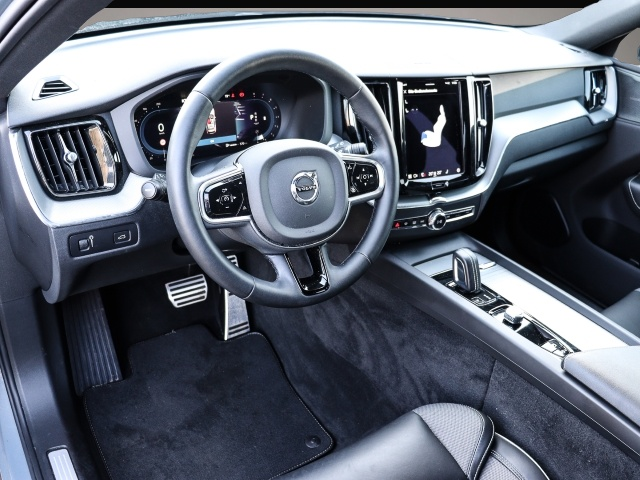 Bild 3 Volvo XC60 R Design 2WD AHK Leder Digitales Cockpit Me