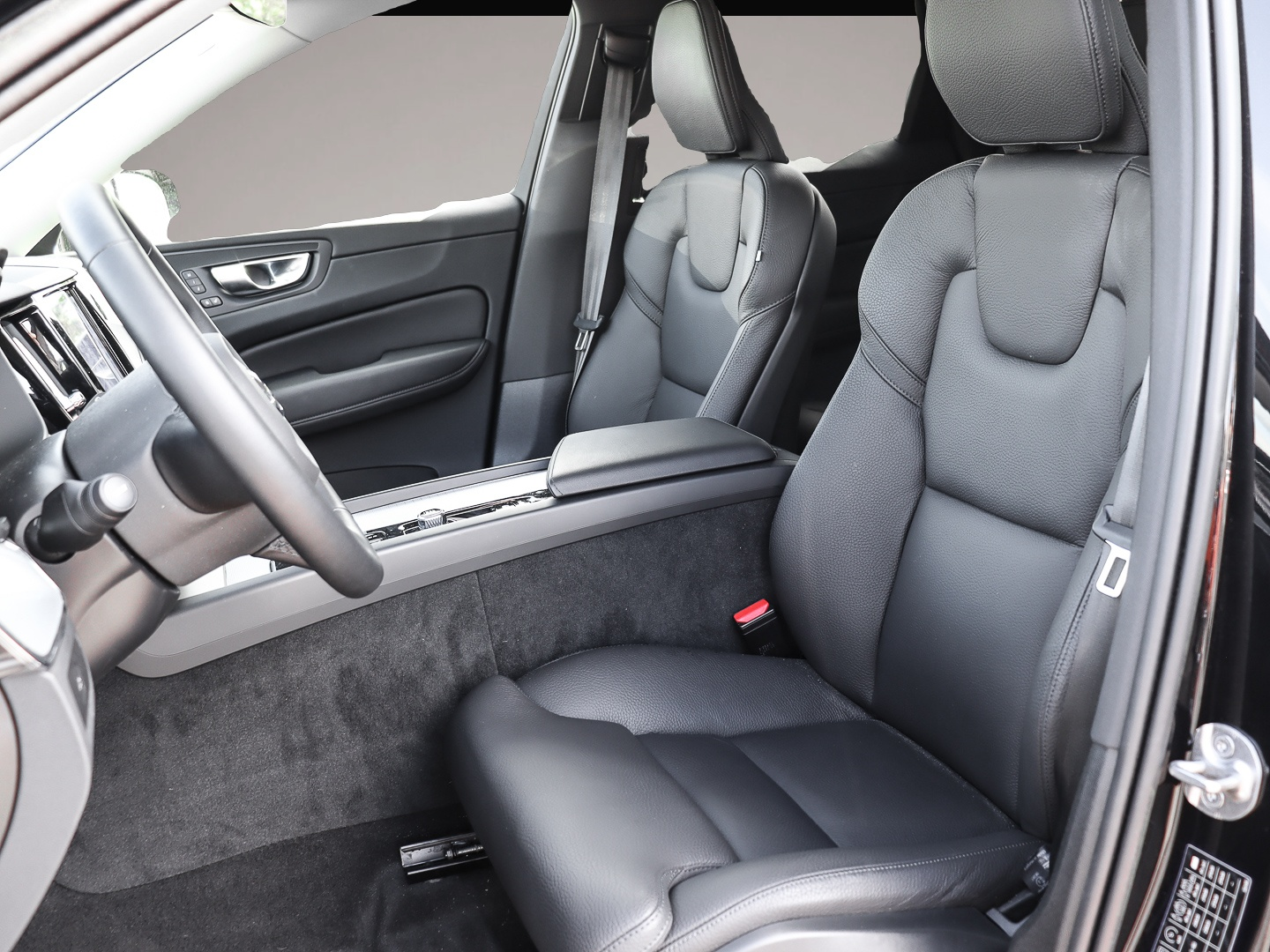 Bild 6 Volvo XC60 Plus Dark 2WD B4 Diesel EU6d Digitales Cock