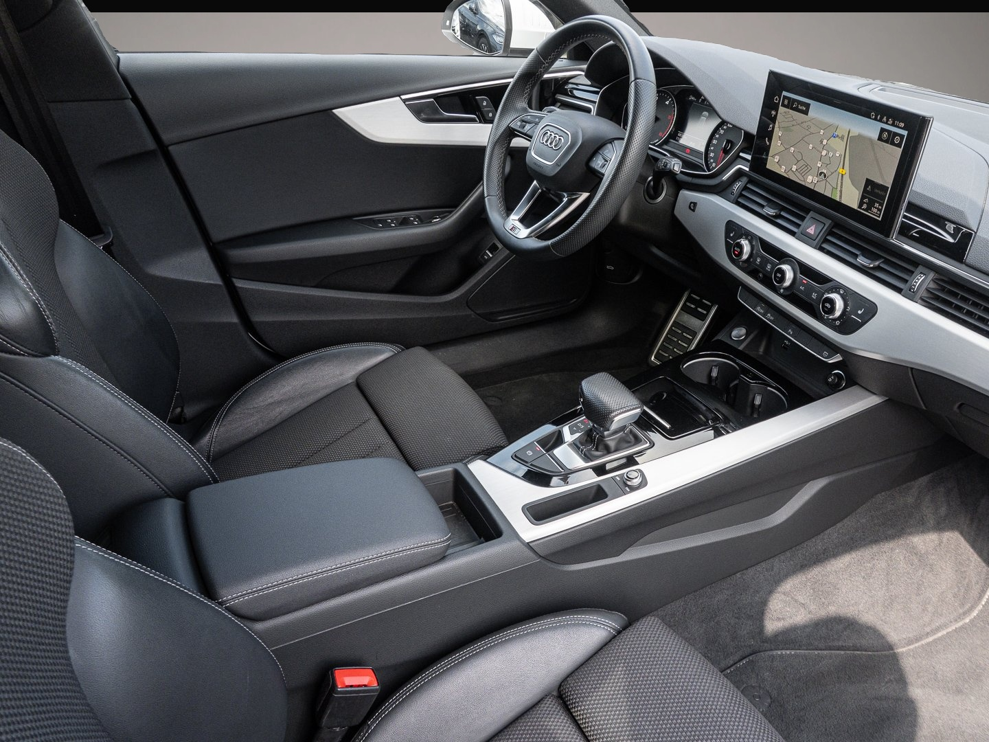 Fotografie 6 des Audi A4 Avant advanced 35 TDI S tronic S Line Interie