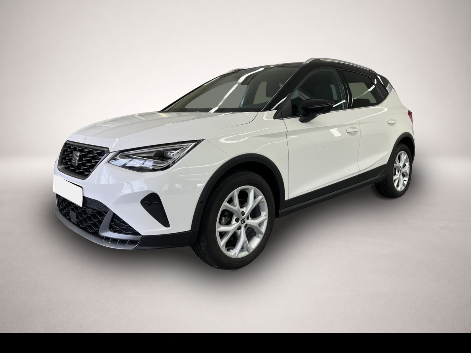 Fotografie des Seat Arona 1.0 TSI DSG AB186EUR FR NAVI REAR VIEW SHZ