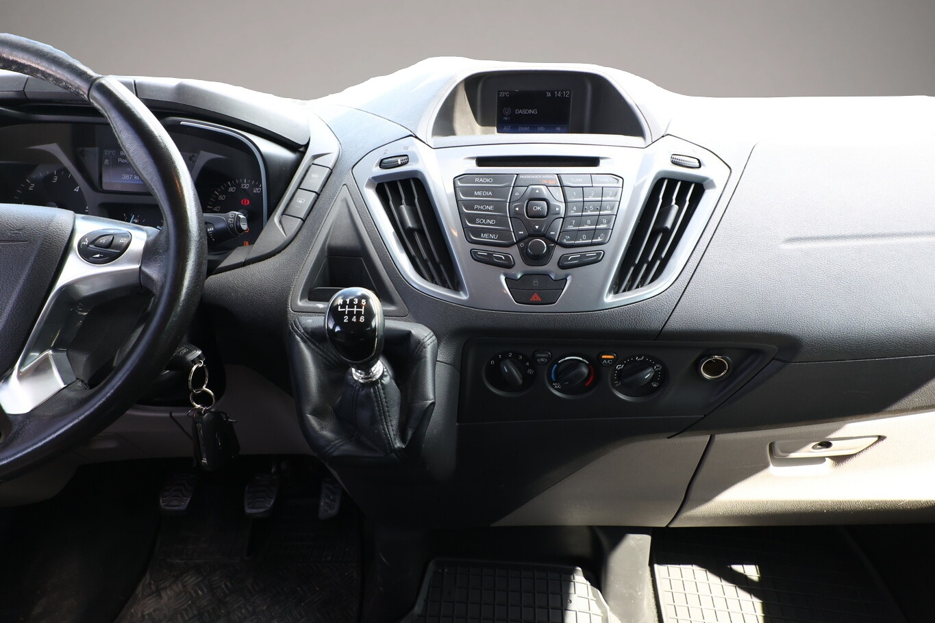 Fotografie des Ford Tourneo Custom 310 L1 2.0 TDCi 170 Titanium AHK