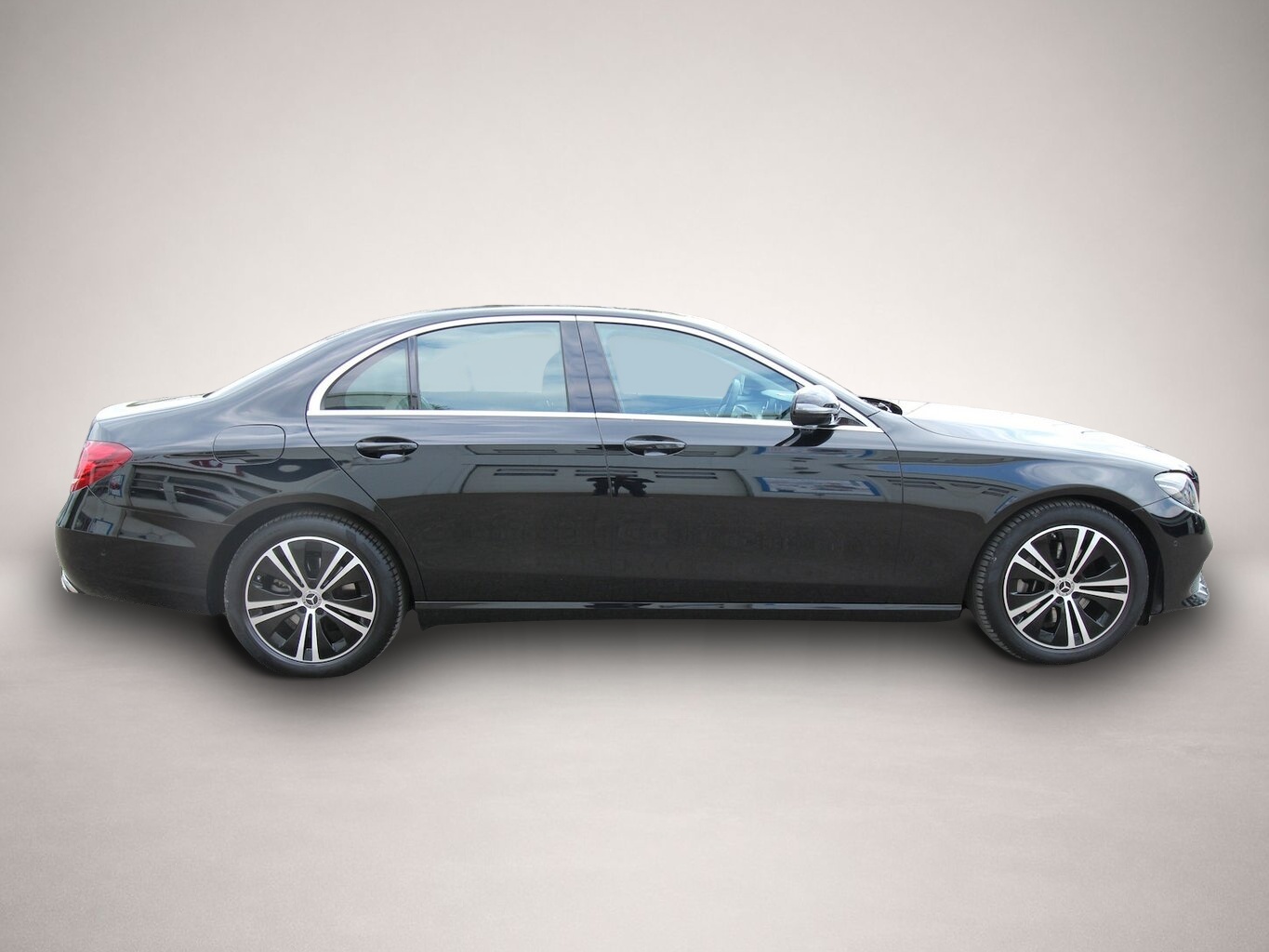Bild 8 Mercedes-Benz E 220 d Avantgarde NAVI+LED+KAMERA+STANDHEIZUNG.