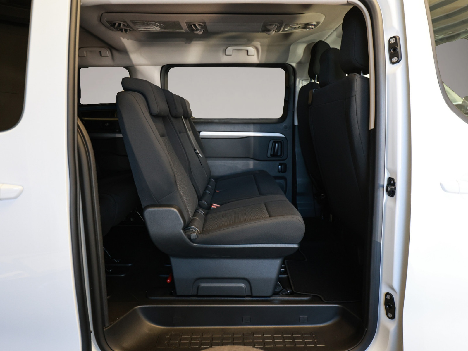 Bild 4 Peugeot Traveller