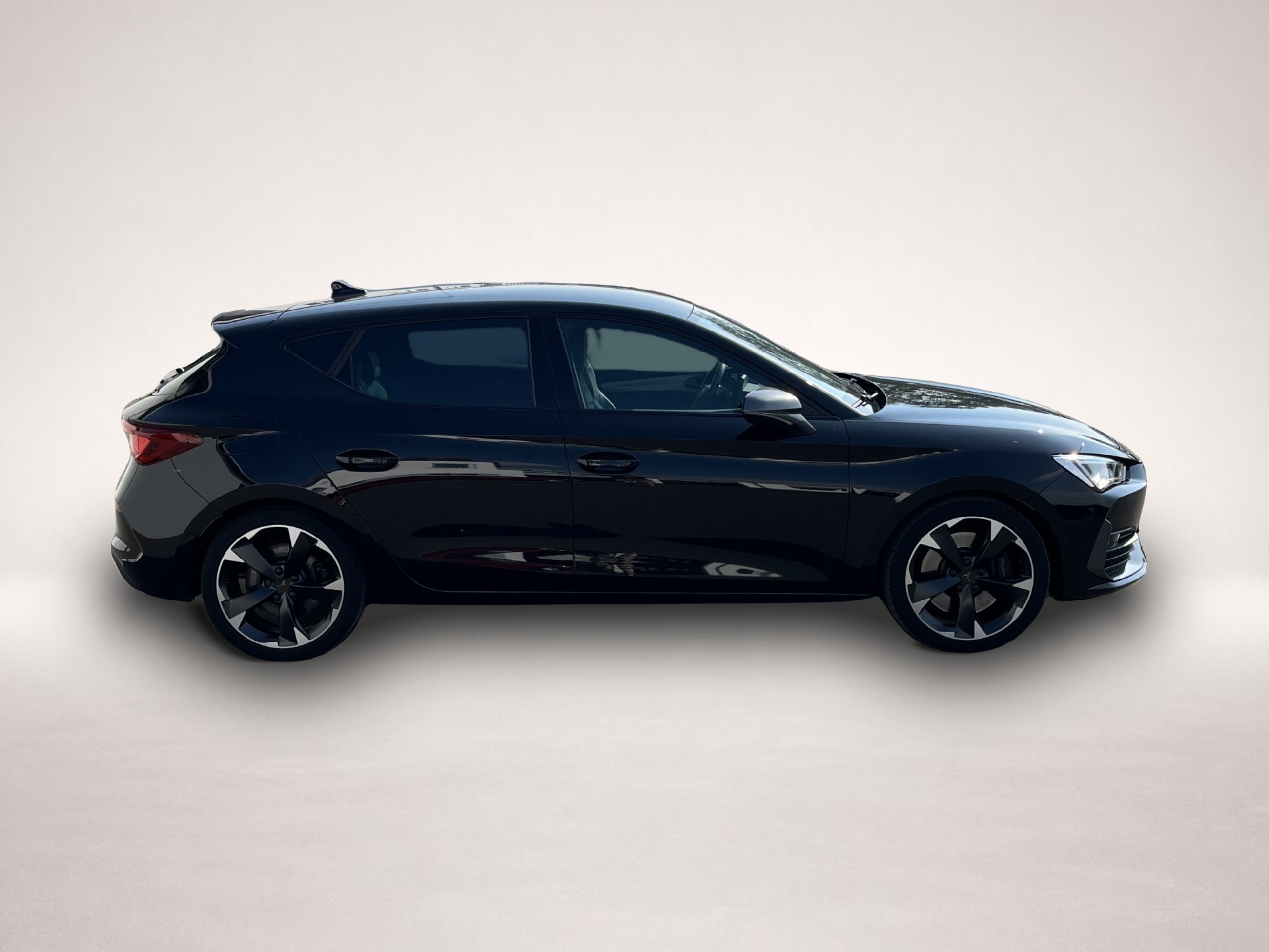 Bild 4 Cupra Leon 2.0 TSI DSG Navi ACC LR-HZG RFK LED SHZ DAB