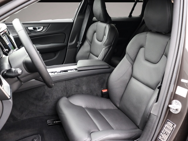 Bild 6 Volvo V60 Kombi Plus Dark B4 Benzin EU6e Digitales Coc