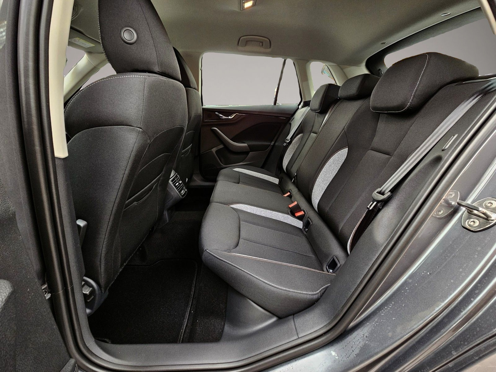 Bild 5 Skoda Kamiq 1,0 TSI 130 Jahre + el.AHK Kamera AppleCP