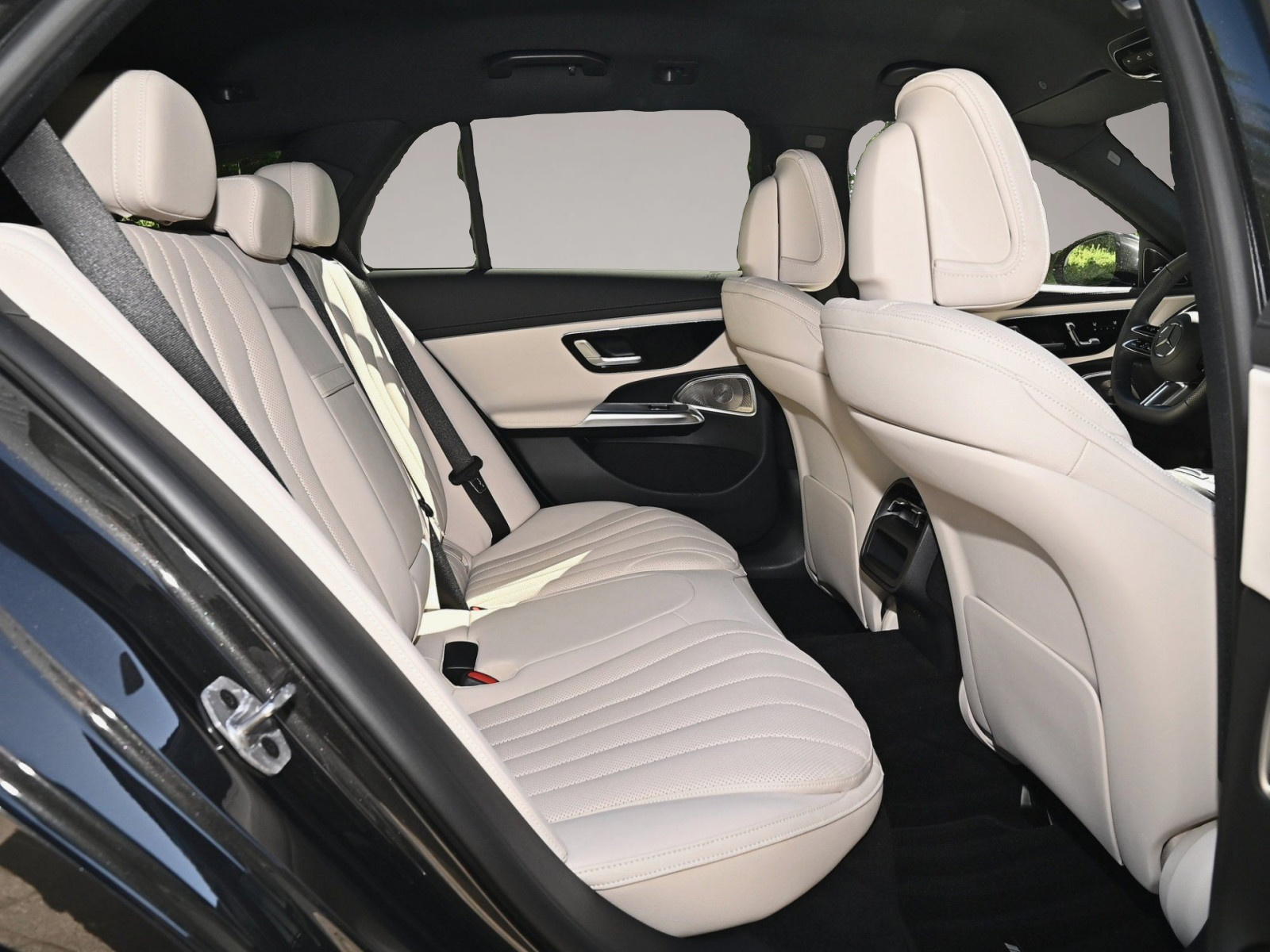 Bild 4 Mercedes-Benz E 300