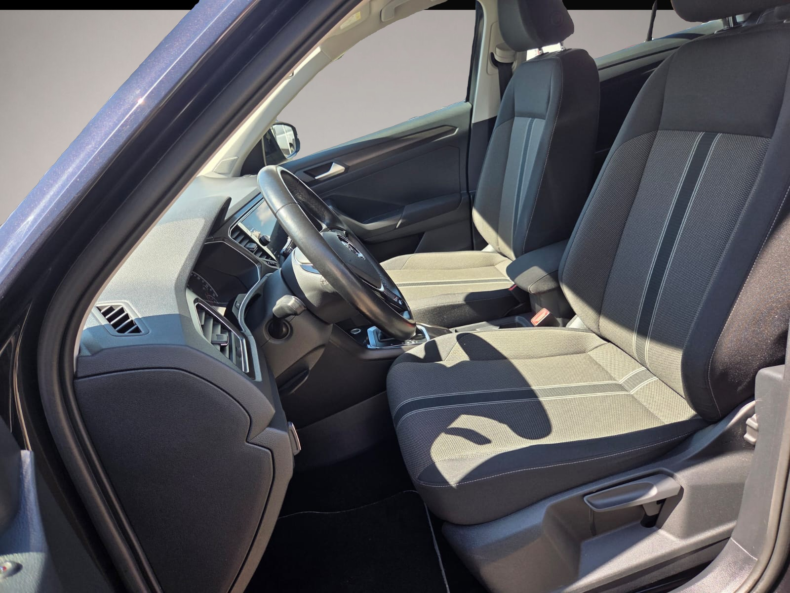 Fotografie 4 des Volkswagen T-Roc TSI 1.5 Style NAV KAM Sitzh. PDC v+h