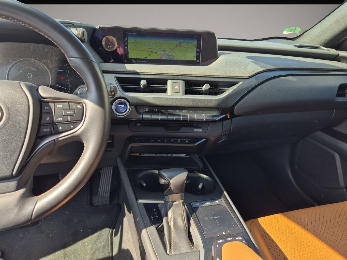 Bild 8 Lexus UX 250h Luxury Line Matrix LED Pano Memory Kam