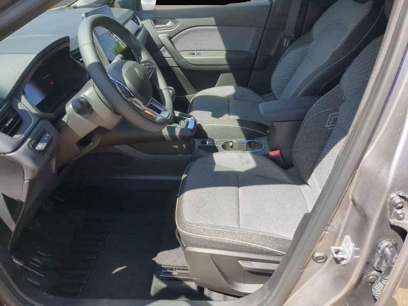 Bild 4 Renault Captur TCe 140 Techno Klimaauto.+SHZ+LKHZ+RFK