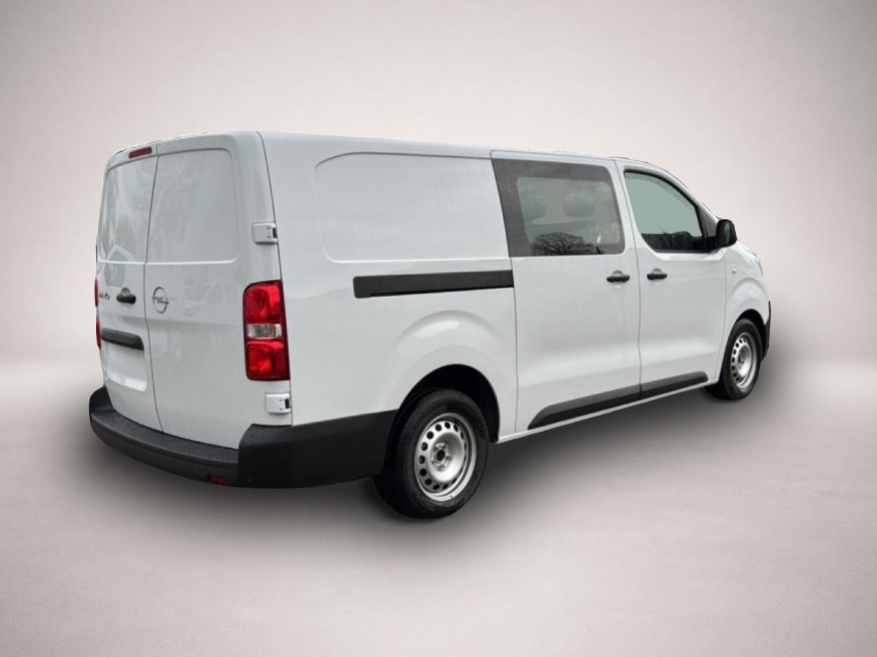 Fotografie des Opel Vivaro DoKa L3H1(XL) 6-Sitzer + Holzboden u. Sei