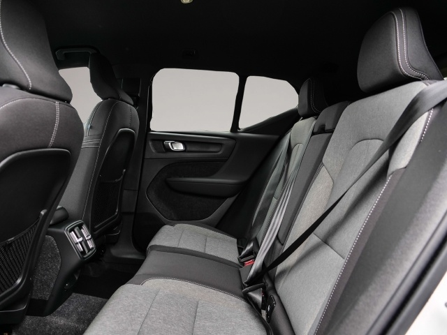 Fotografie des Volvo XC40 Plus Dark 2WD StandHZG Digitales Cockpit Me