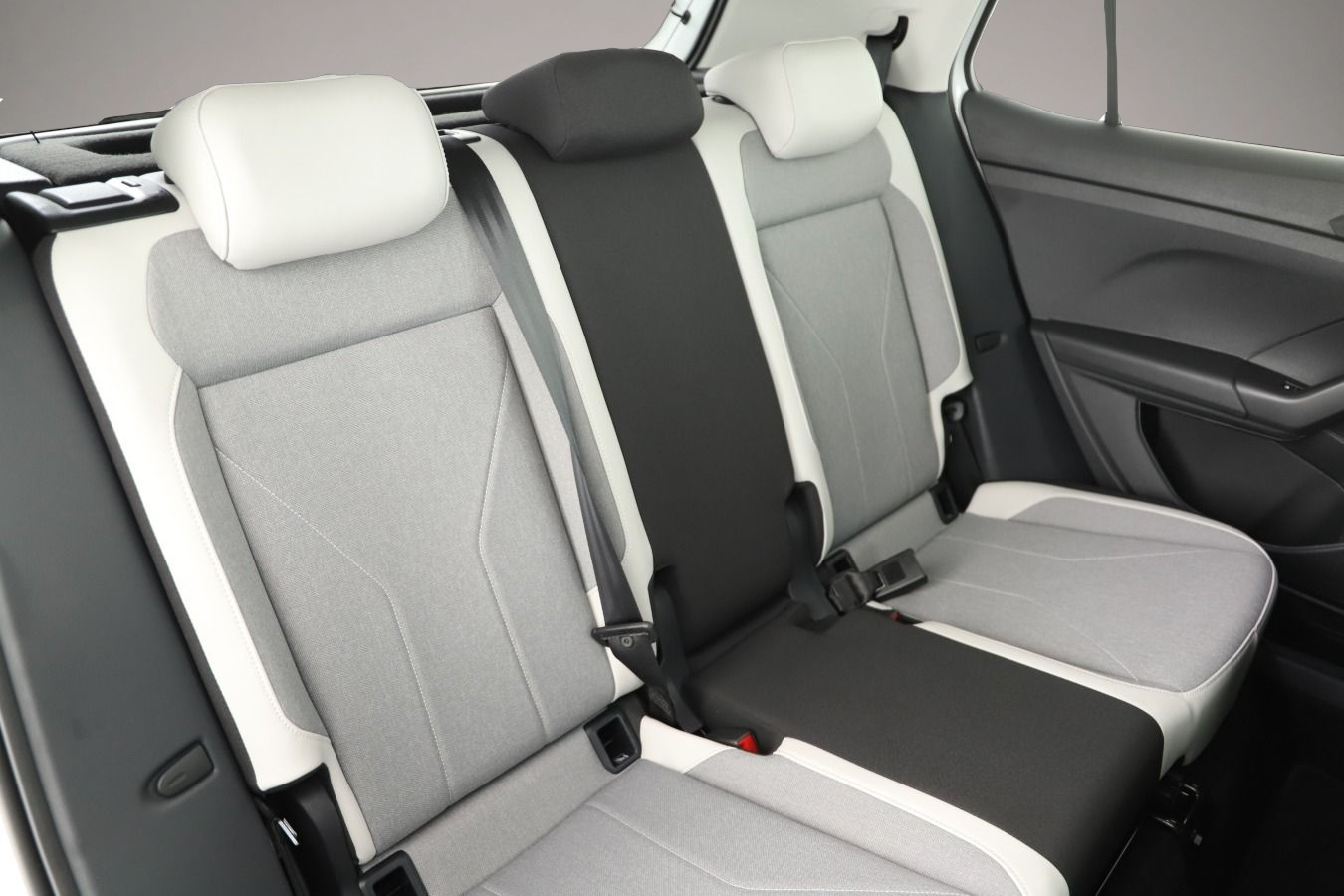 Bild 5 Volkswagen T-Cross 1.0 TSI DSG Style - Fahrschulfahrzeug IQ