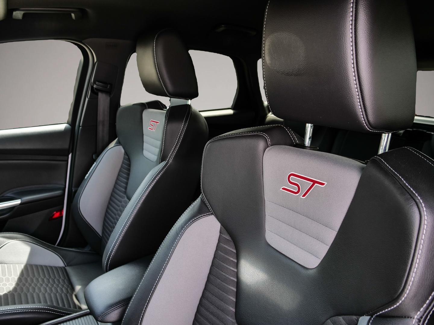 Bild 5 Ford Focus Turnier ST Exclusive Sportpaket Navi Sound