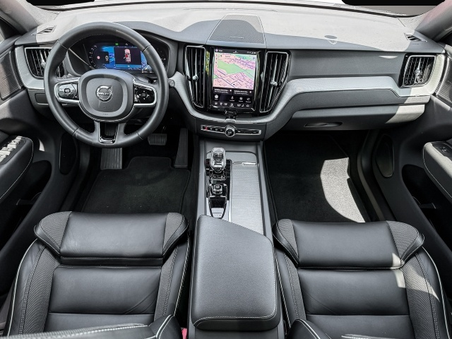 Fotografie 6 des Volvo XC60 R Design Recharge Plug-In Hybrid AWD StandH