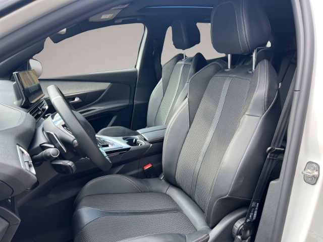 Bild 7 Peugeot 3008 GT Panodach Navi Digitales Cockpit LED ACC