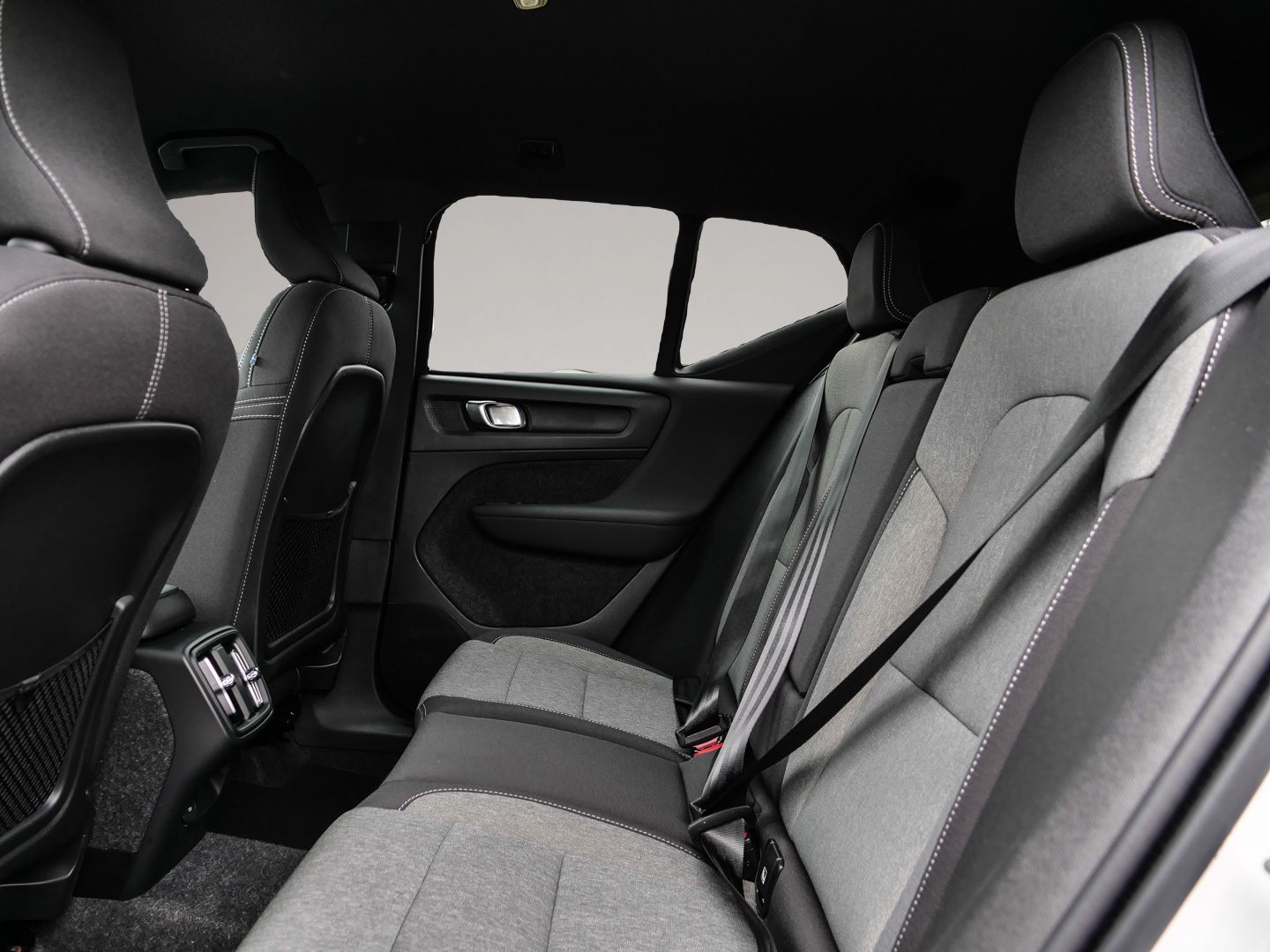 Bild 6 Volvo XC40 Plus Dark 2WD StandHZG Digitales Cockpit Me