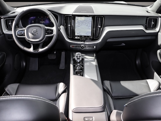 Bild 4 Volvo XC60 R Design Plus Dark Recharge Plug-In Hybrid