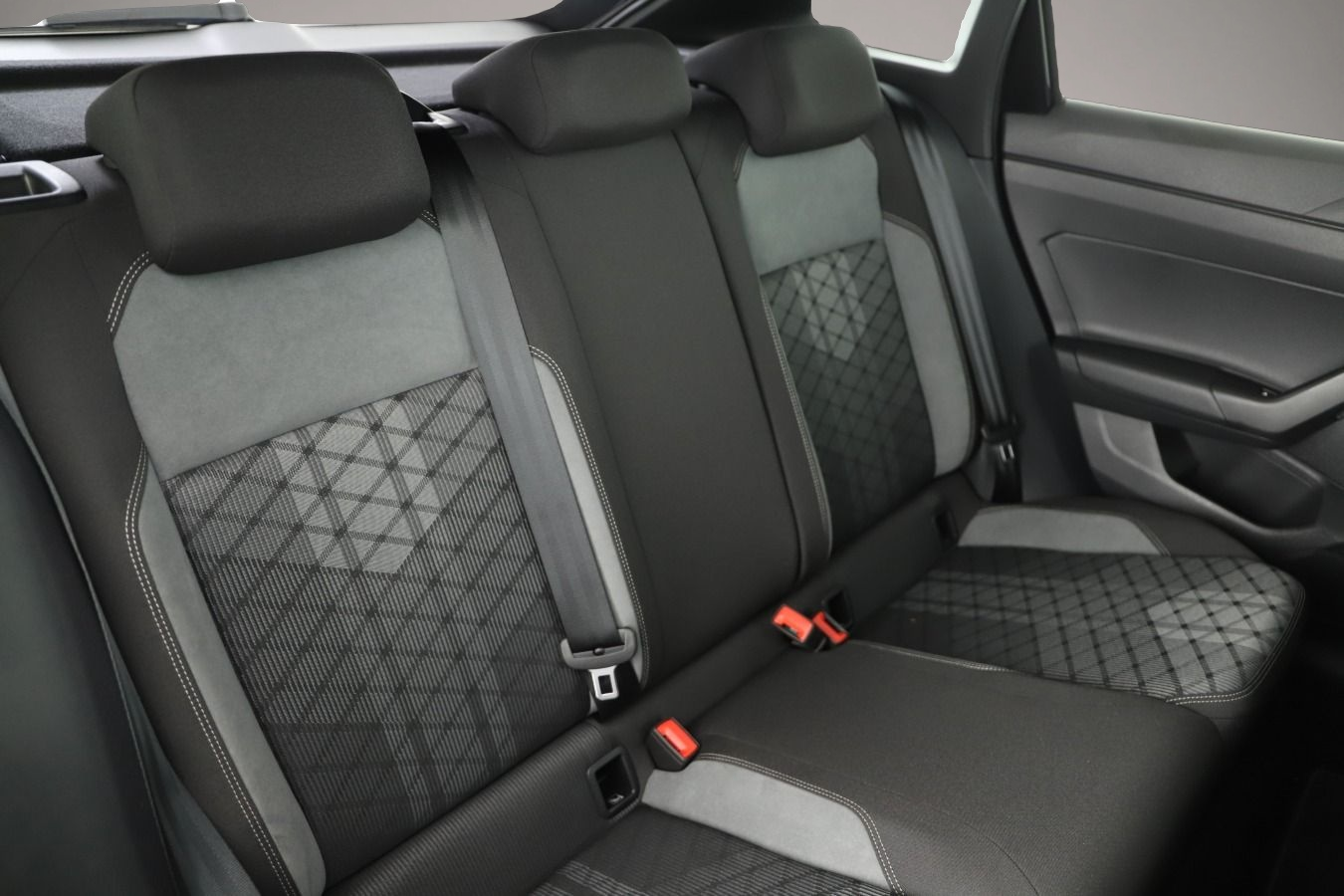 Bild 5 Volkswagen Taigo 1.5 TSI DSG R-Line IQ.Light/ACC/Kamera/App