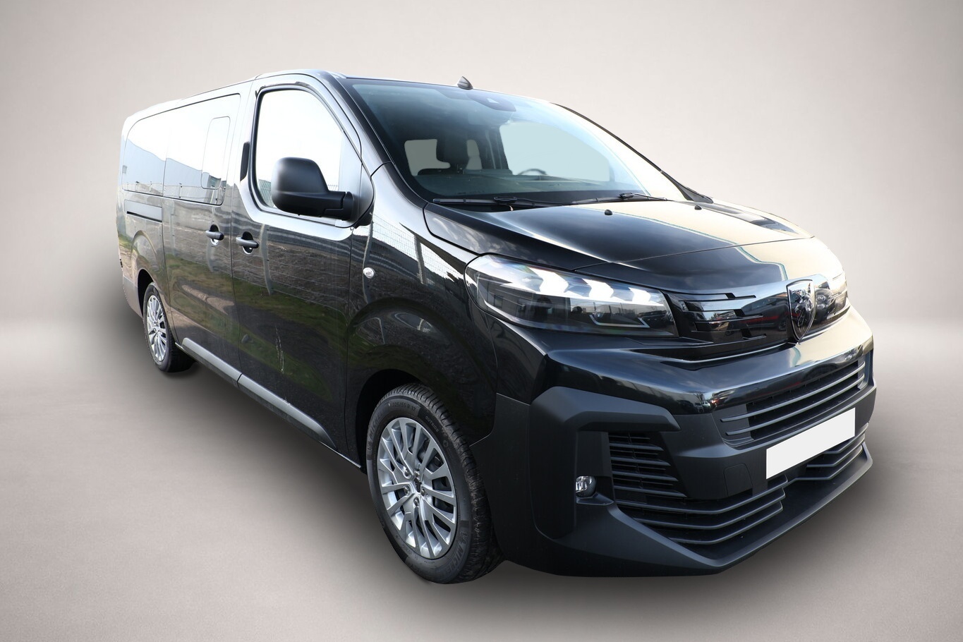 Fotografie des Peugeot Expert Kombi L3 9S LED AHK PrivG 2xKlima Nav Kam