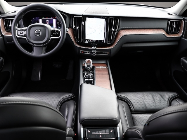 Bild 4 Volvo XC60 B5 Benzin Ultimate Dark AWD AHK Memory Sitz