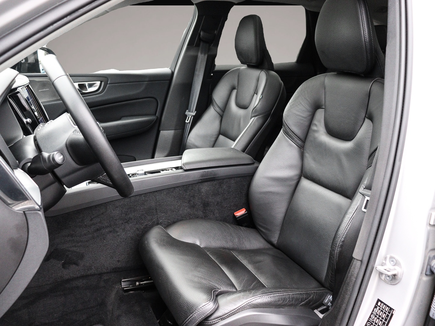 Bild 6 Volvo XC60 Plus Dark 2WD AHK El. Panodach Digitales Co