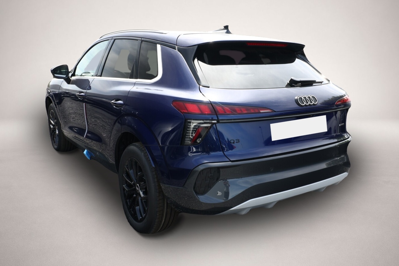 Bild 4 Audi Q3 Tech LED+ KlimaP MMI+ Keyl PrivG 18Z eHK PDC+