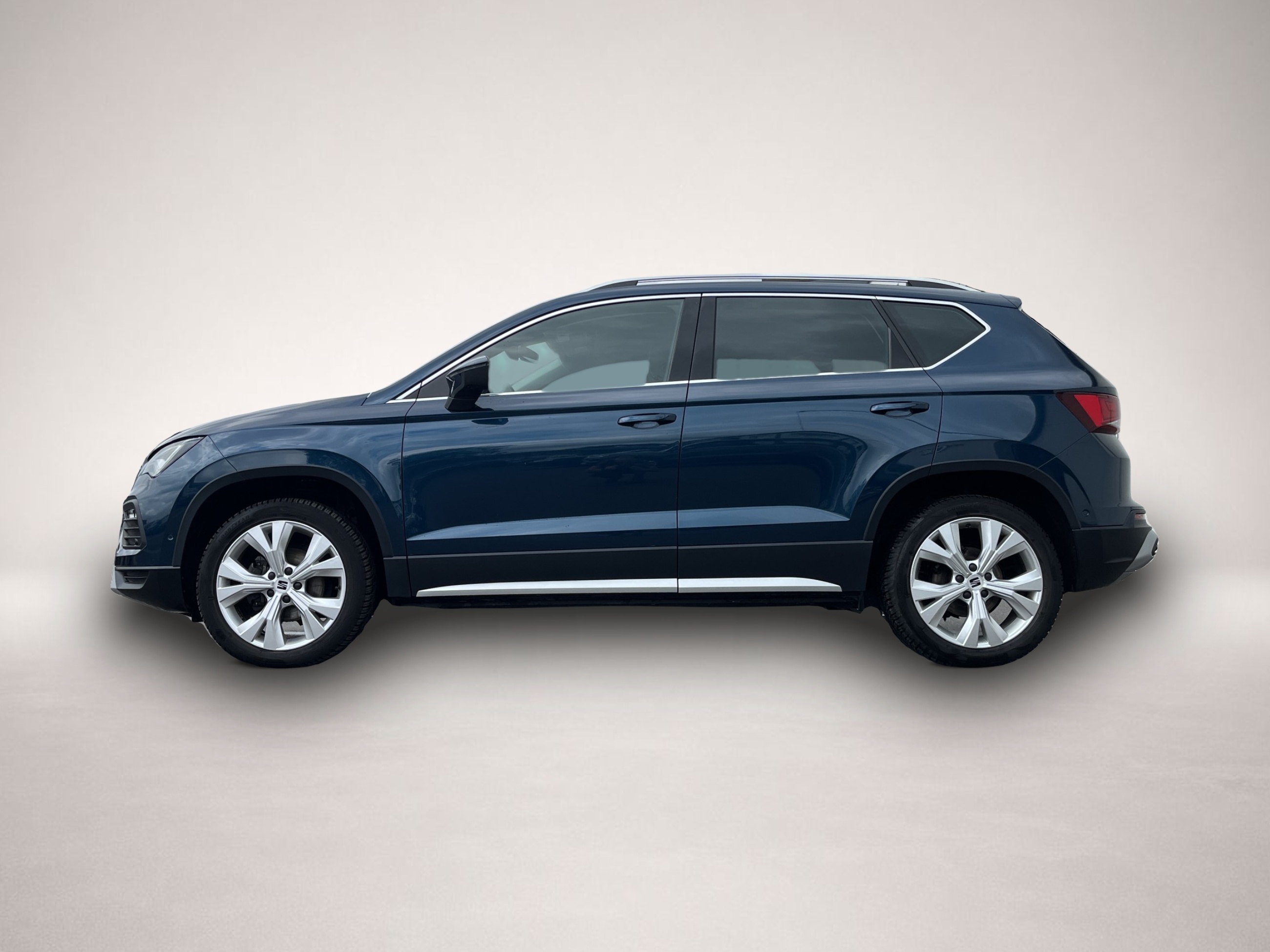 Fotografie 1 des Seat Ateca 1.5 TSI DSG Xperience AHK Navi Keyless ACC