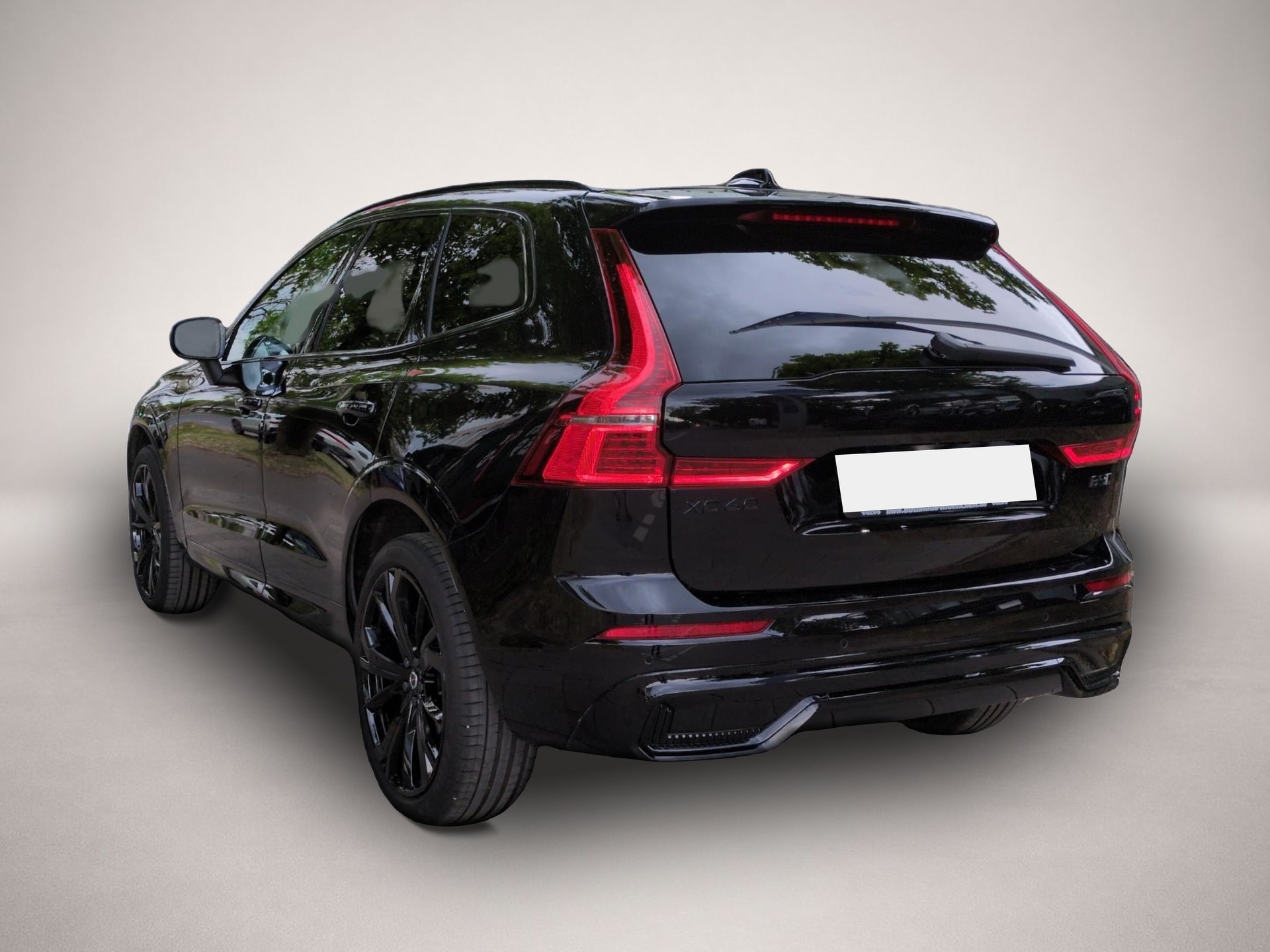 Fotografie des Volvo XC60 XC 60 Plus Black Edition AWD