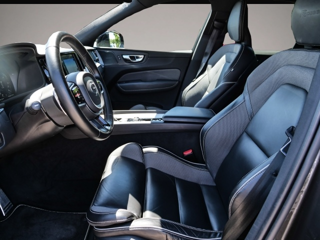 Bild 4 Volvo XC60 R-Design 2WD Navi Digitales Cockpit Memory