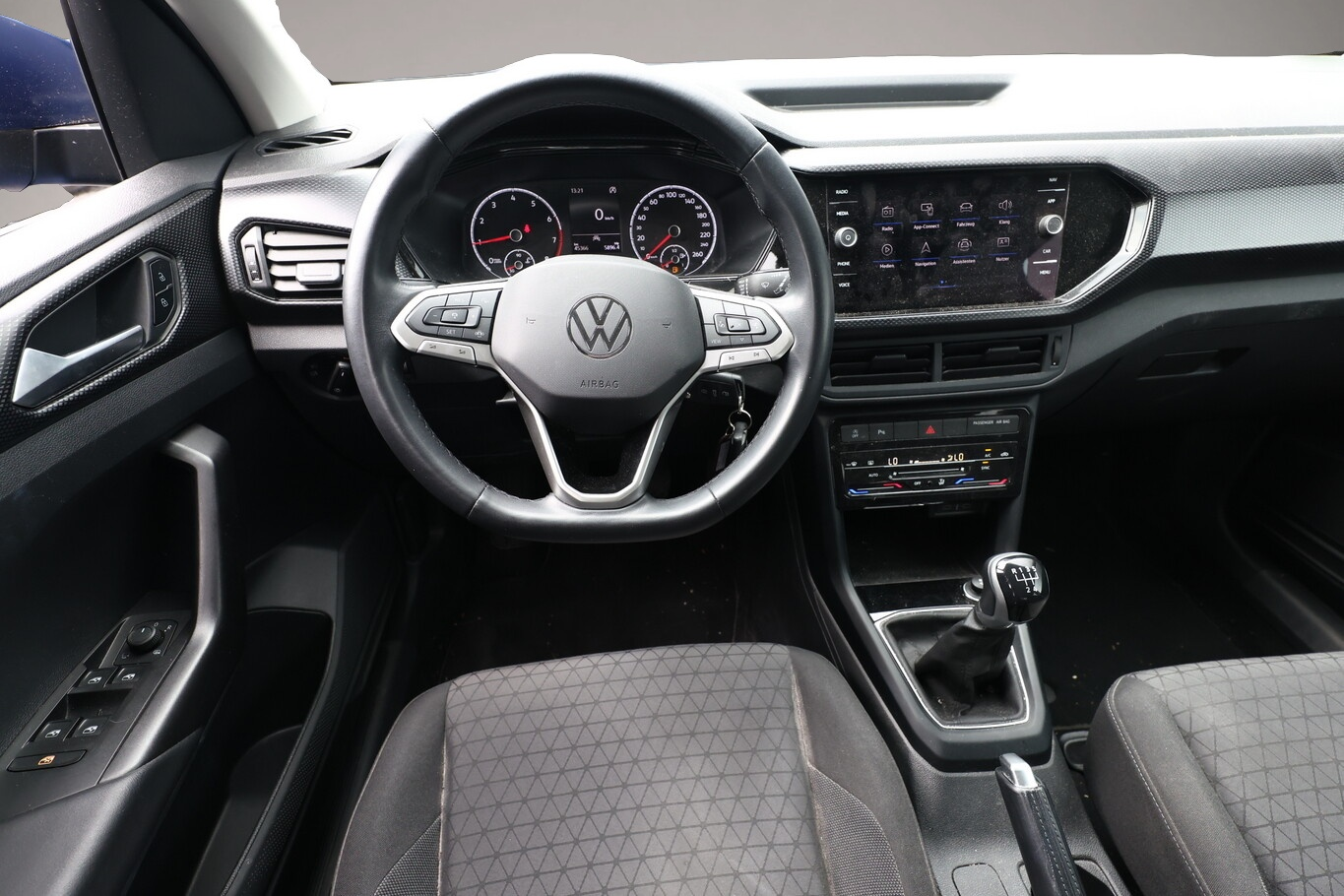 Bild 6 Volkswagen T-Cross 1.0 TSI 95 Life Ready2D ACC AppCo PDC