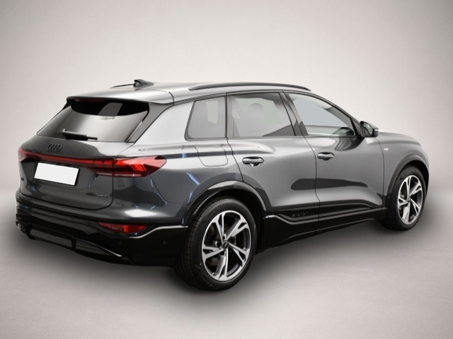 Fotografie 2 des Audi Q6 e-tron quattro Luft/Matrix/B+O/Pano