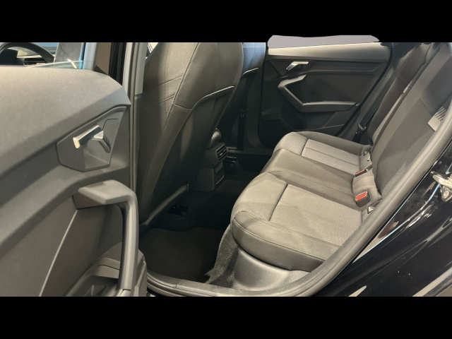Bild 6 Audi A3 Sportback 35TFSI LED/KLIMAAUTOMATIK/APS