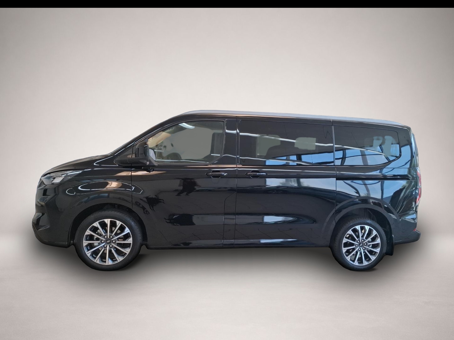 Fotografie 6 des Ford Tourneo Custom L1 Titanium X AHK Bluetooth Navi