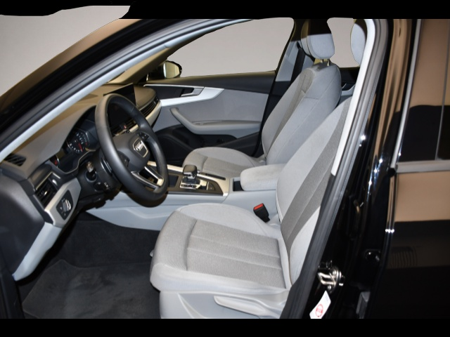 Fotografie 3 des Audi A4 Avant 40 TFSI S-tronic advanced Rückfahrkam/N