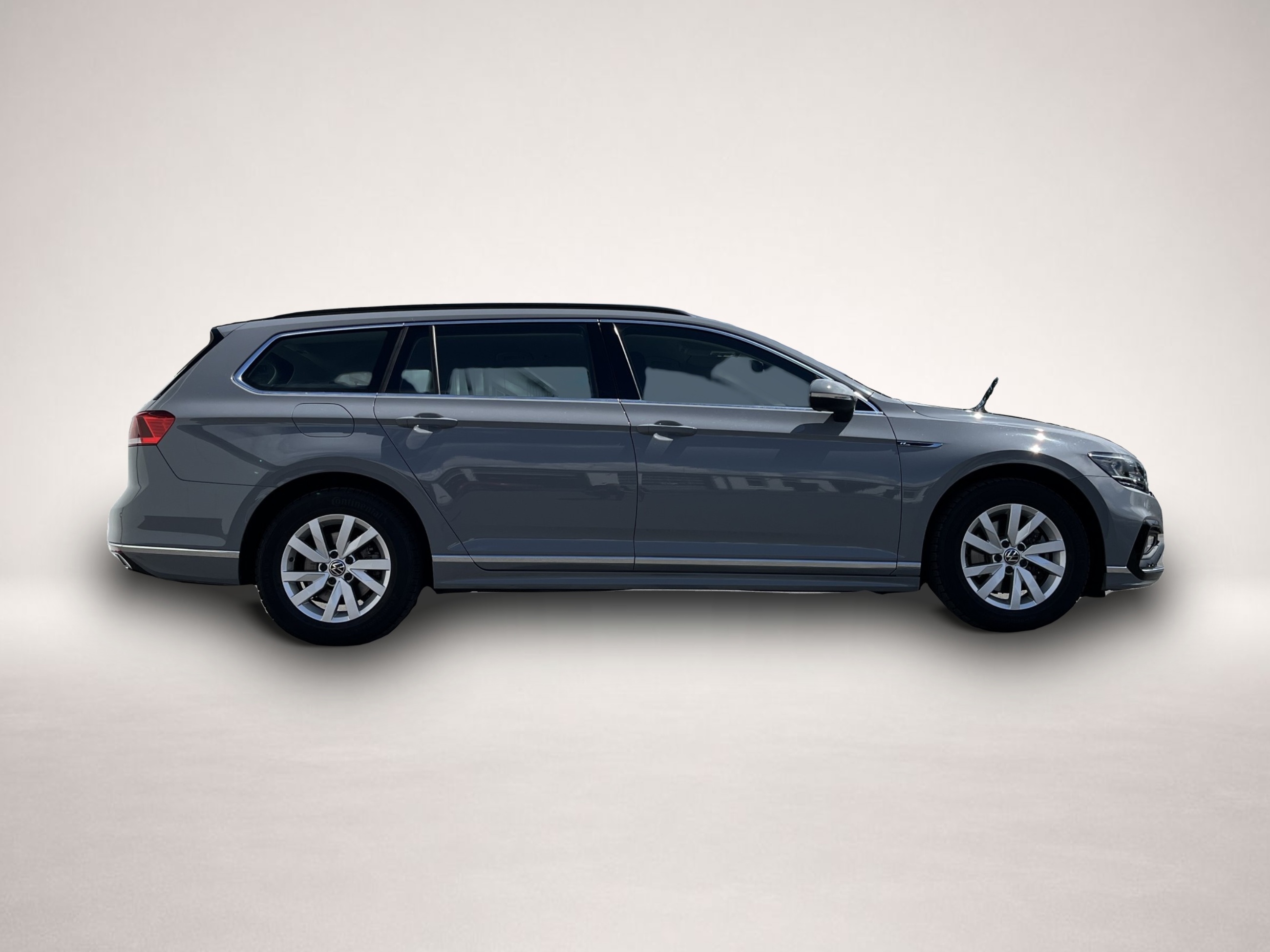 Bild 4 Volkswagen Passat Variant 1.5 TSI DSG R-Line STHZ Navi Trav