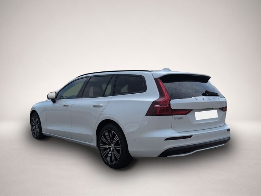 Fotografie Volvo V60 B4 B DKG Plus Dark Pano*HuD*360°View*Mj.26